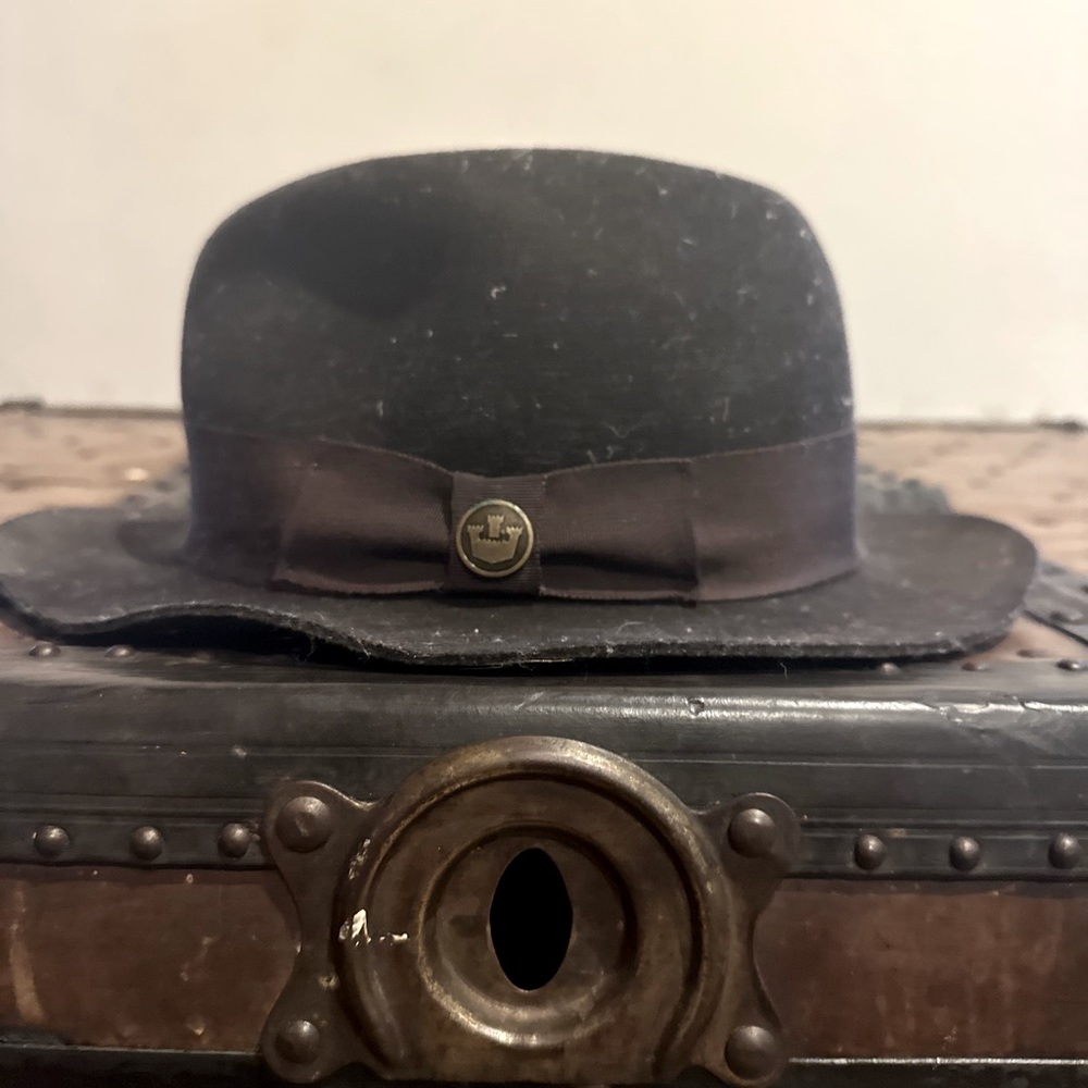 Goorin Bros. “Mr. Banks” used.